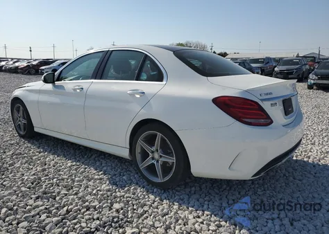 2015 Mercedes-Benz C 300 4Matic из США, поврежденный, VIN 55SWF4KB0FU087406